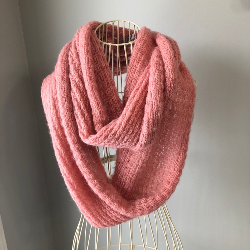 Knitted Pink 🎀 Scarf
